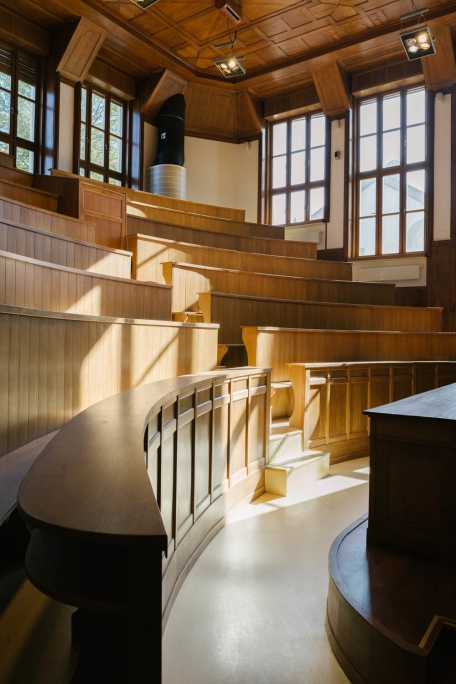 executie banci din panel masiv furniruit stejar in forma semicircurlara